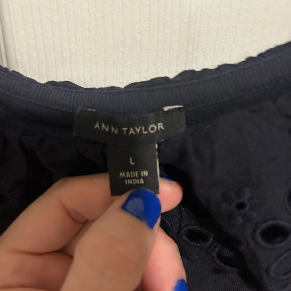 Ann Taylor Women’s Elegant Navy Lace Trim Blouse Top Sz. Large - Picture 4 of 7